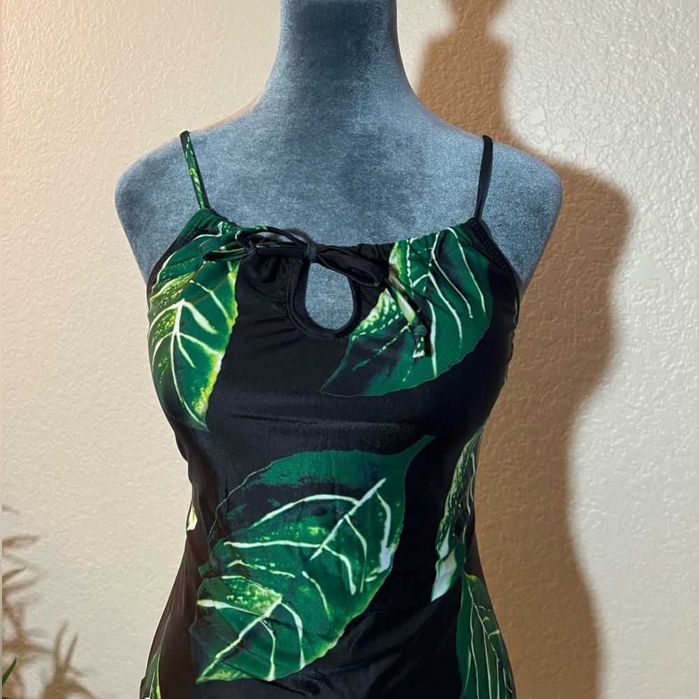 NWOT BLACK LACE-UP ADJUSTABLE LOW BACK ONE PIECE WITH TROPICAL LEAF PRINT - Picture 2 of 11